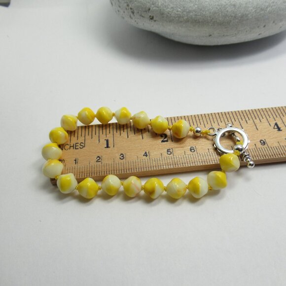 Uranium glass bead bracelet - Picture 4 of 13